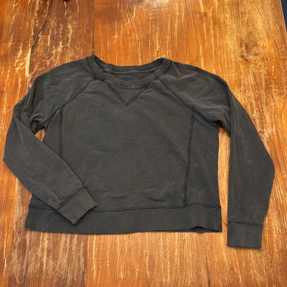 Lululemon, 8, cotton sweatshirt.
Four-way stretch. Very comfortable.